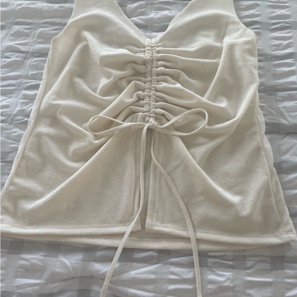 Express V-Neck Ruched Split
Hem Tie Tank - Picture 6 of 6